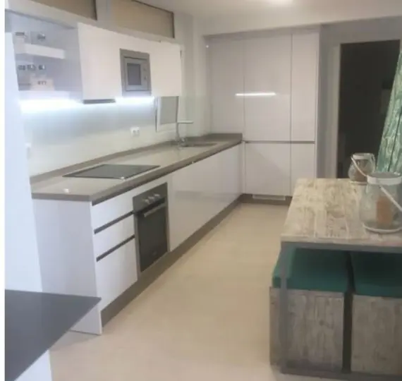 Sale of middle floor apartment in Fuengirola