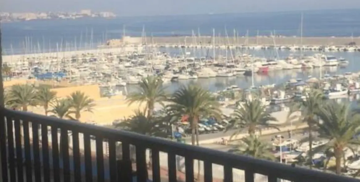 Sale of middle floor apartment in Fuengirola 3