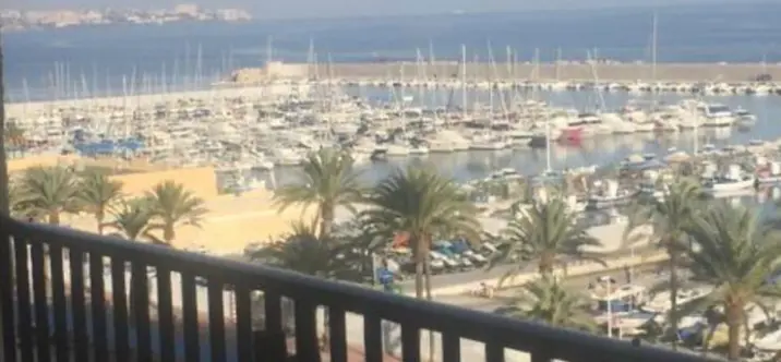 Sale of middle floor apartment in Fuengirola 2