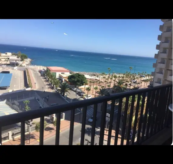 Sale of middle floor apartment in Fuengirola