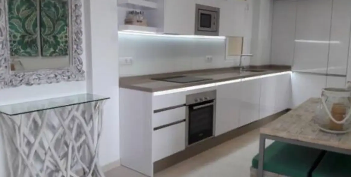 Sale of middle floor apartment in Fuengirola 9