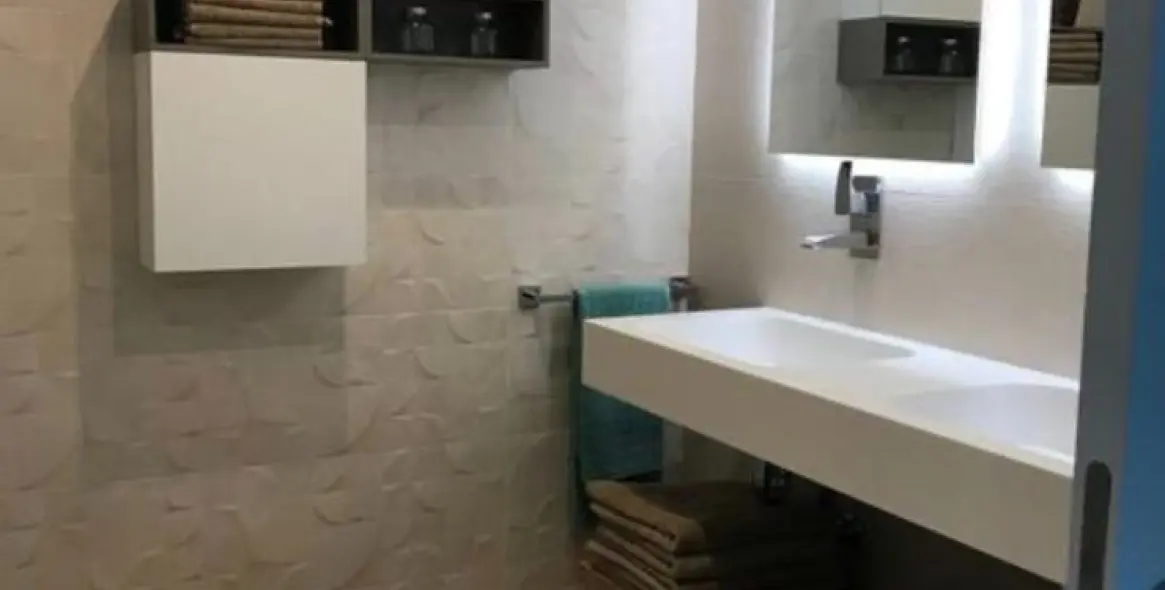 Sale of middle floor apartment in Fuengirola 10