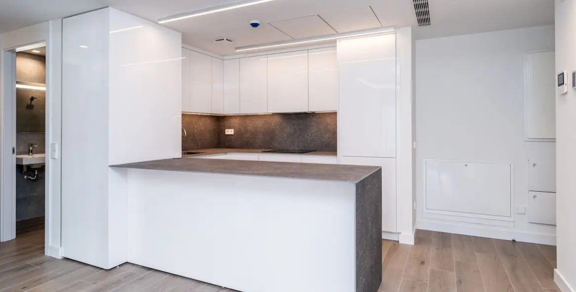 Sale of middle floor apartment in Fuengirola 1