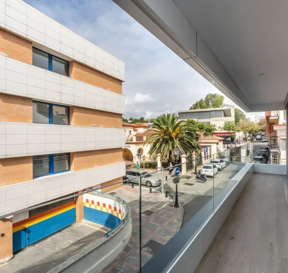 Sale of middle floor apartment in Fuengirola