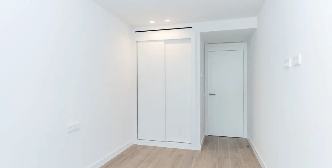 Sale of middle floor apartment in Fuengirola 11