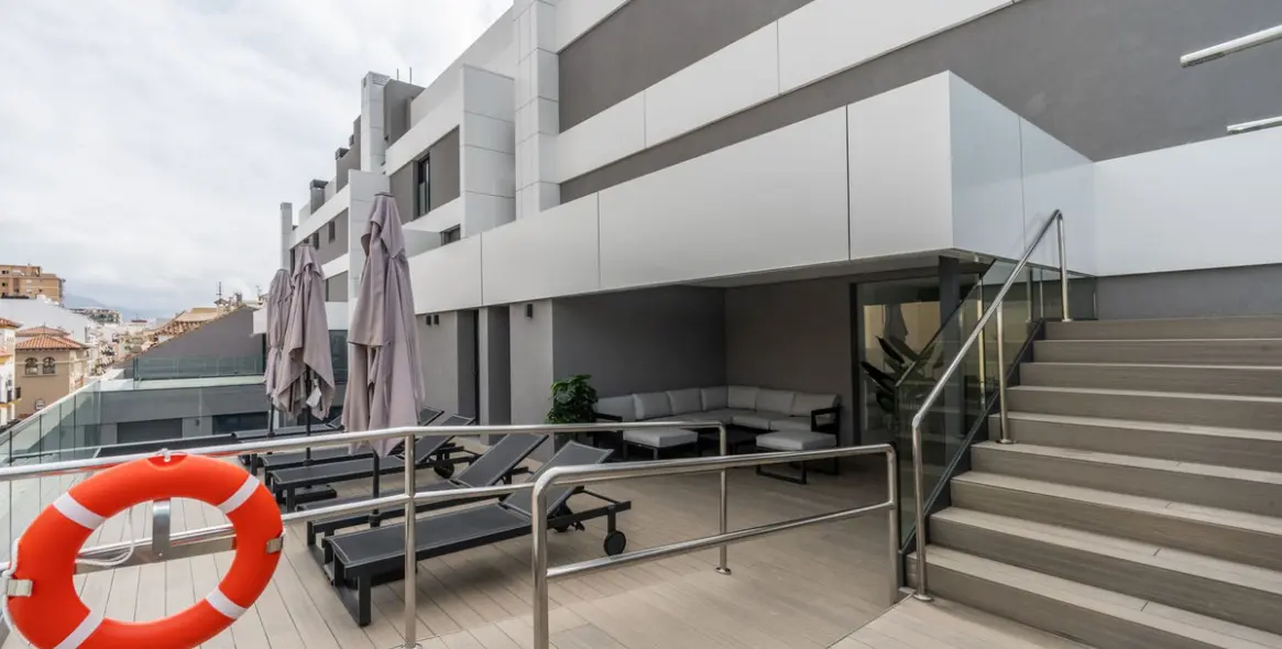 Sale of middle floor apartment in Fuengirola 17