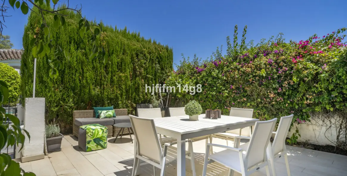 Sale of townhouse in Nueva Andalucía 1