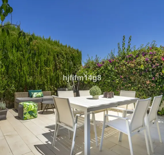 Sale of townhouse in Nueva Andalucía