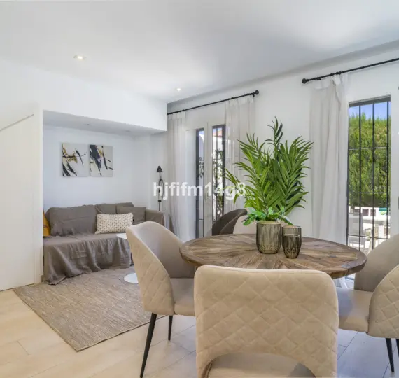 Sale of townhouse in Nueva Andalucía