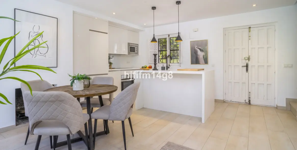 Sale of townhouse in Nueva Andalucía 3