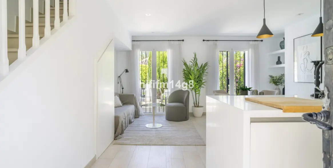 Sale of townhouse in Nueva Andalucía 19