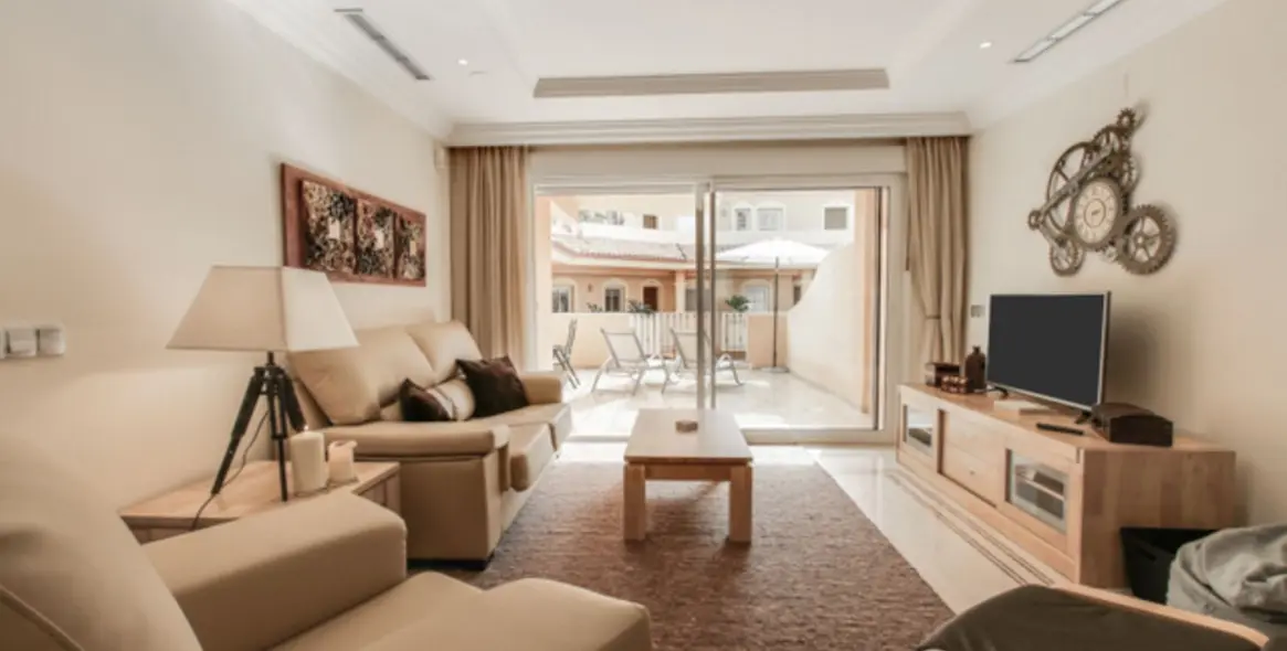 Sale of ground floor apartment in Aloha 8