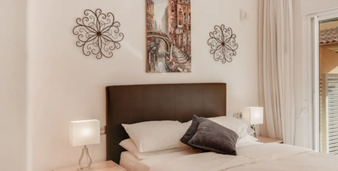 Sale of ground floor apartment in Aloha 18