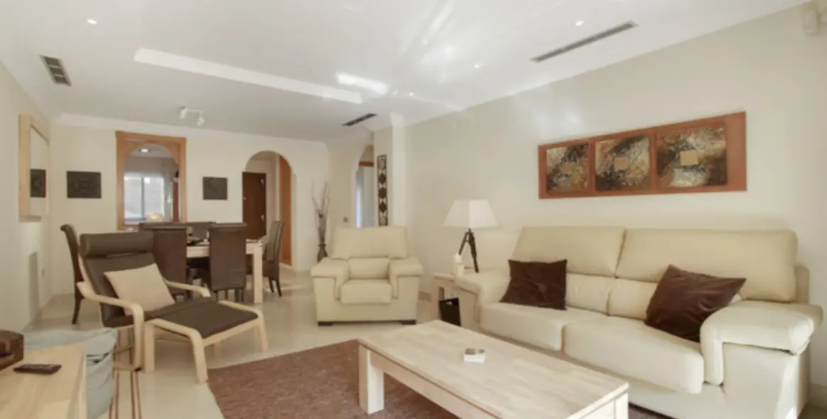 Sale of ground floor apartment in Aloha 9