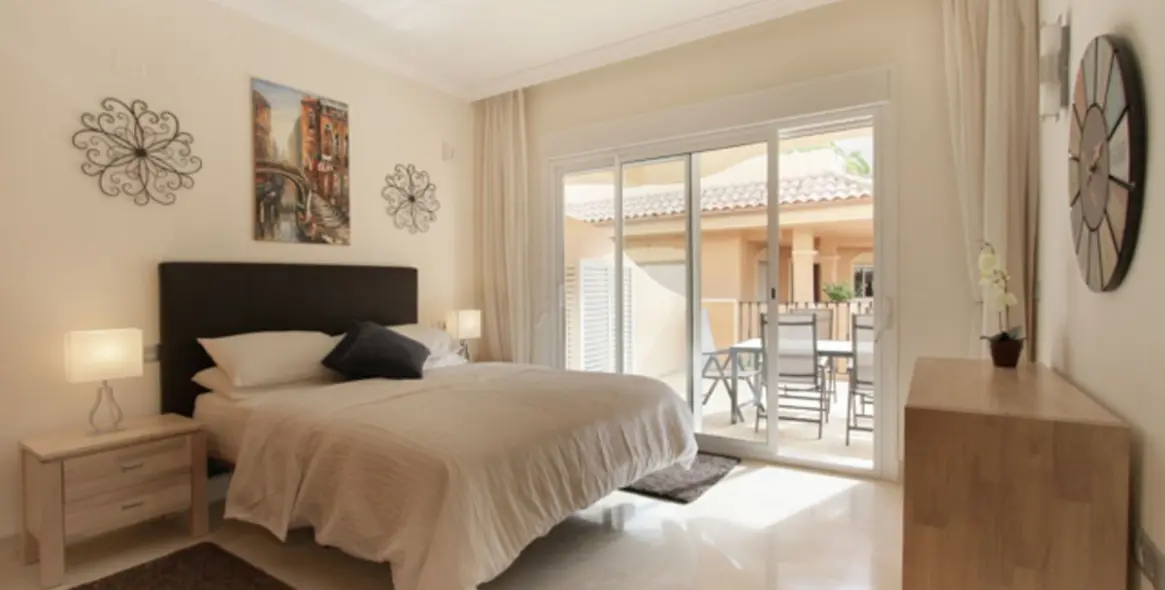 Sale of ground floor apartment in Aloha 23