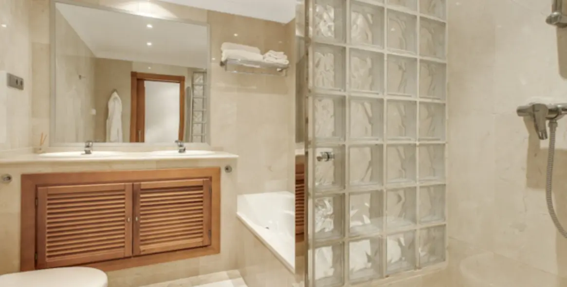 Sale of ground floor apartment in Aloha 31