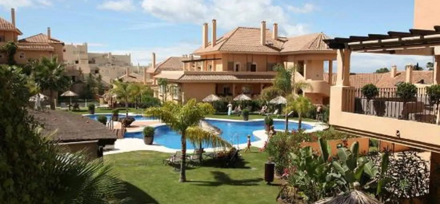 Venta de apartamento en planta baja en Aloha 0