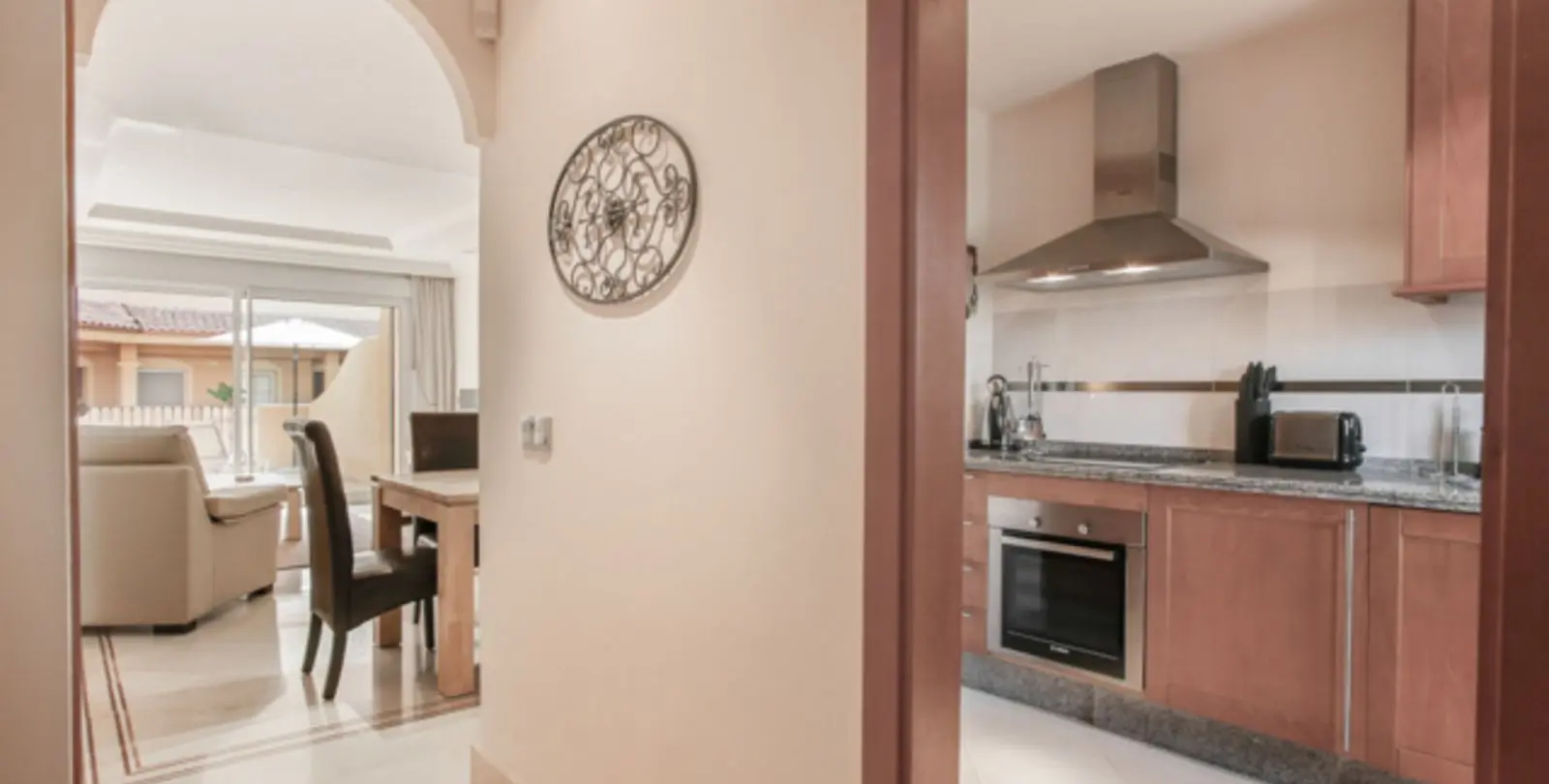 Venta de apartamento en planta baja en Aloha 13