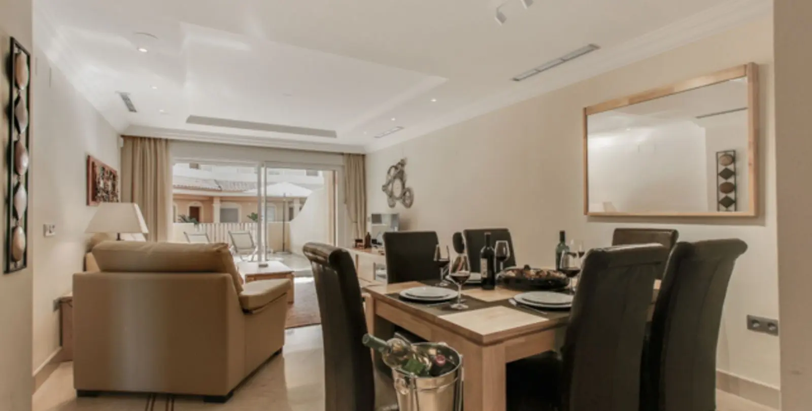 Venta de apartamento en planta baja en Aloha 15