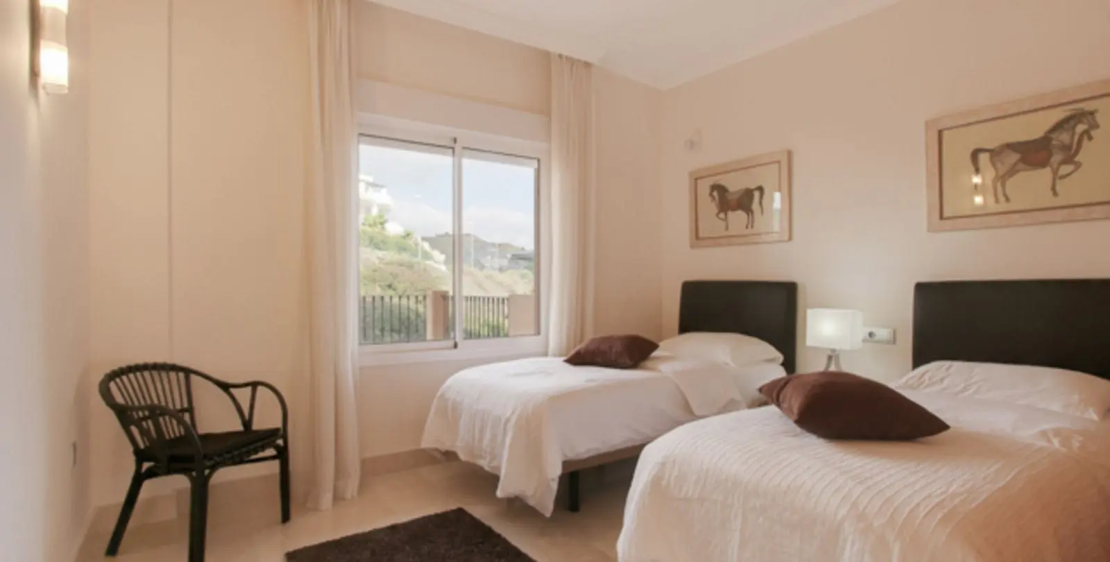 Venta de apartamento en planta baja en Aloha 26