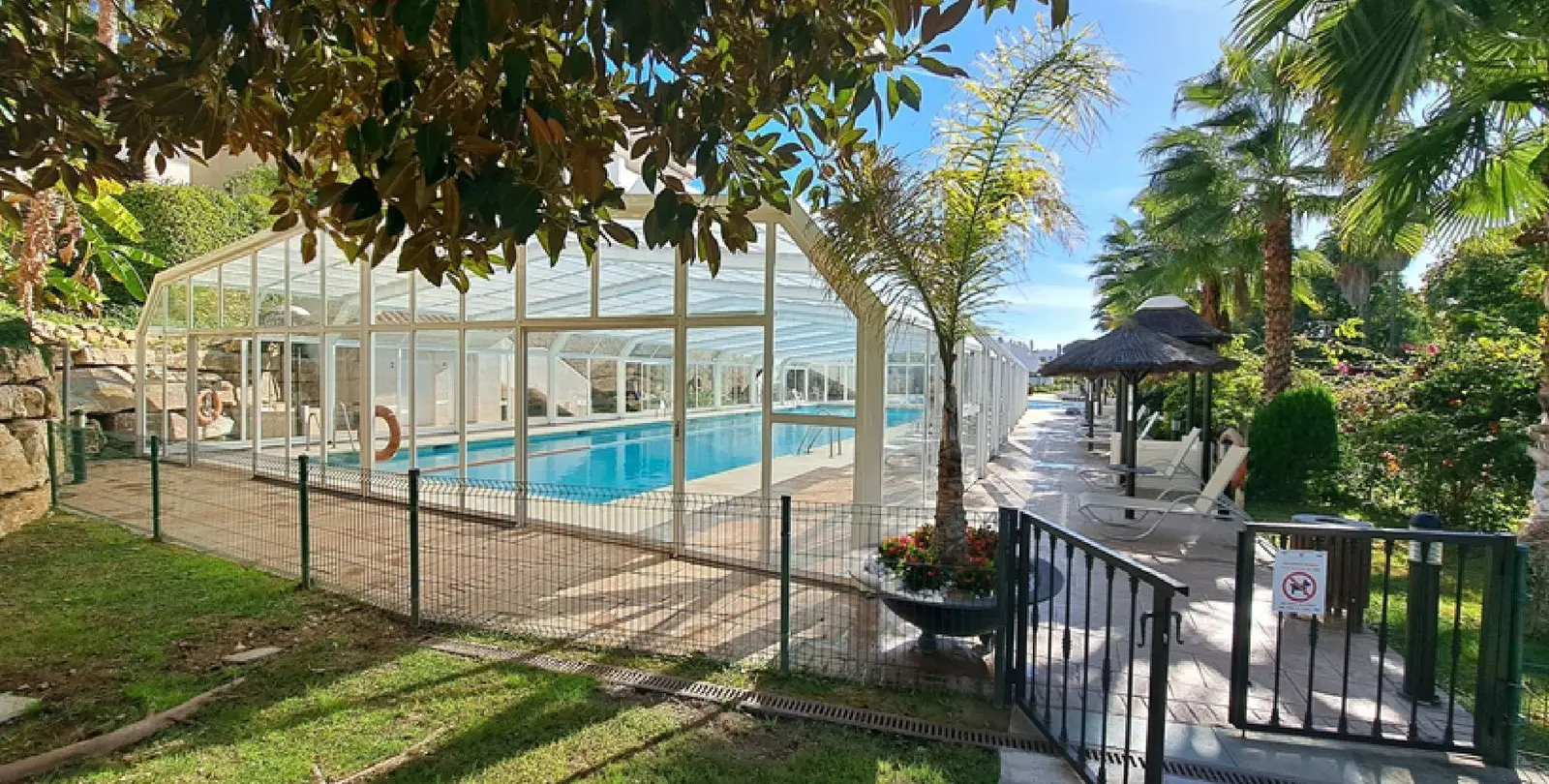 Venta de apartamento en planta baja en Aloha 48