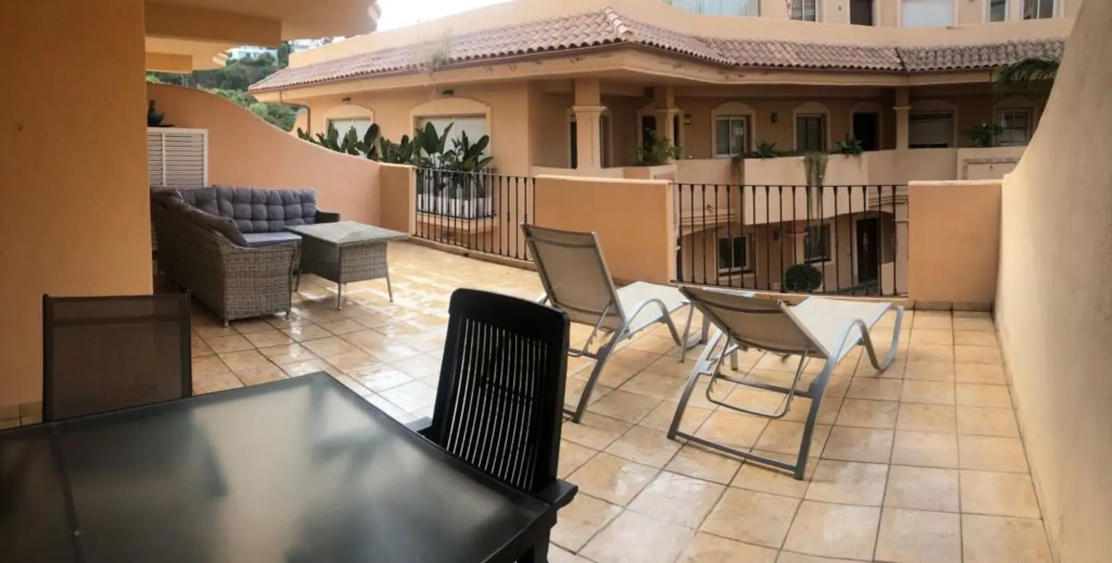 Venta de apartamento en planta baja en Aloha 59