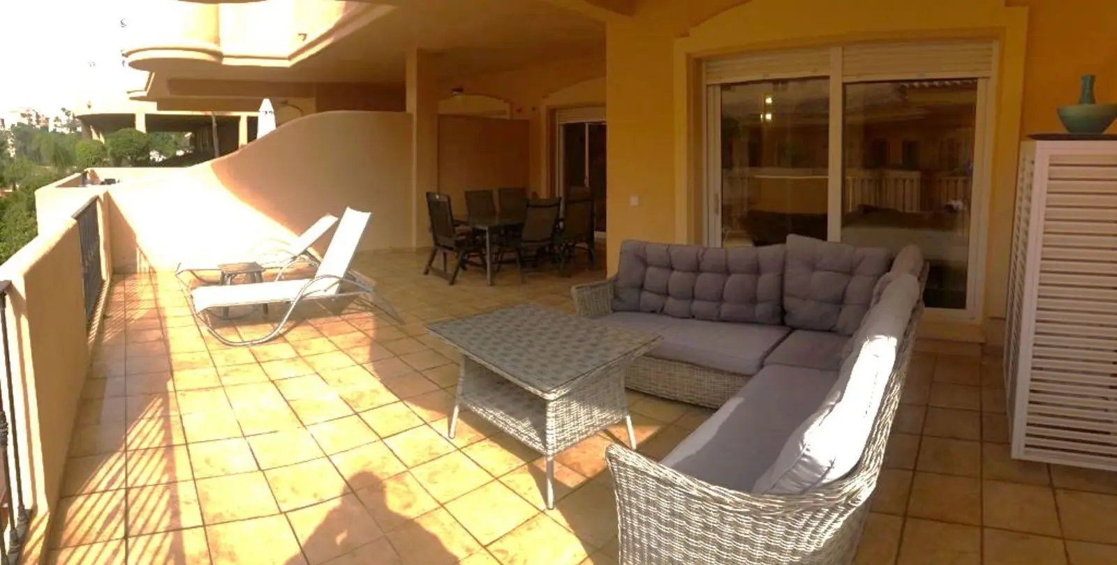 Venta de apartamento en planta baja en Aloha 63