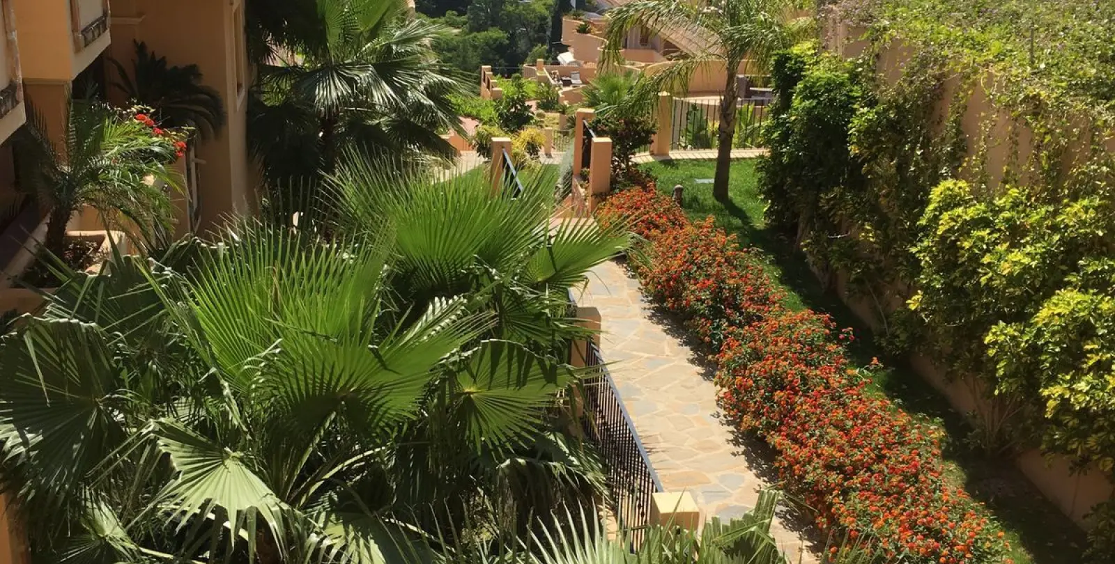 Venta de apartamento en planta baja en Aloha 66