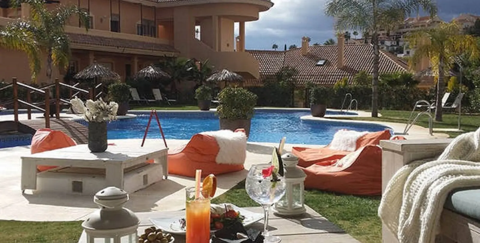 Venta de apartamento en planta baja en Aloha 75