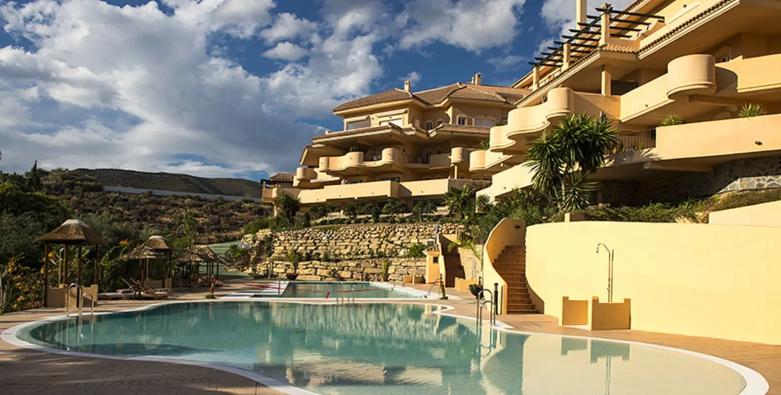 Venta de apartamento en planta baja en Aloha 80