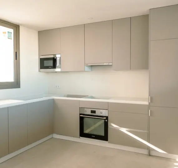 Middle floor apartment R5212234