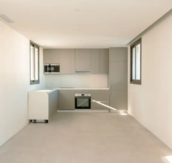 Middle floor apartment R5212234