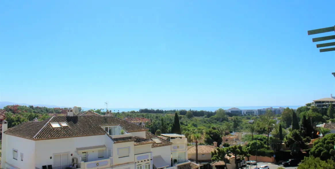 Продажа апартаментов на среднем этаже в Nueva Andalucía 2