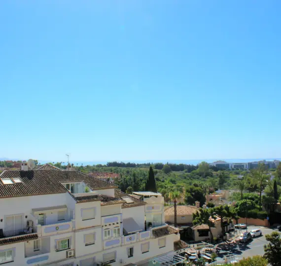 Sale of middle floor apartment in Nueva Andalucía