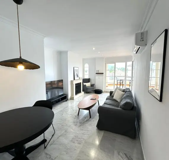 Sale of middle floor apartment in Nueva Andalucía