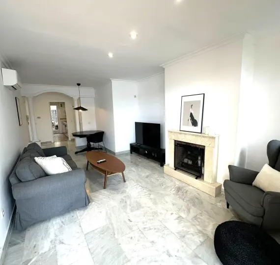 Sale of middle floor apartment in Nueva Andalucía