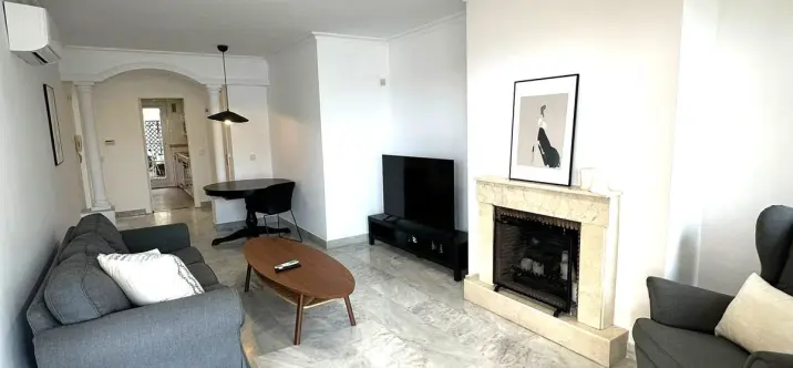 Sale of middle floor apartment in Nueva Andalucía 3