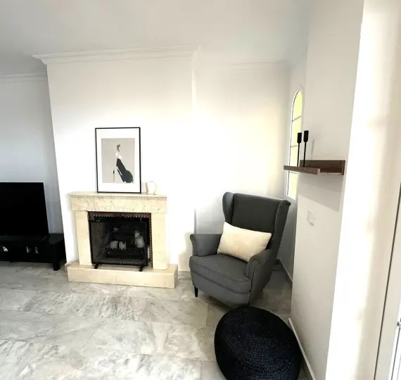 Sale of middle floor apartment in Nueva Andalucía