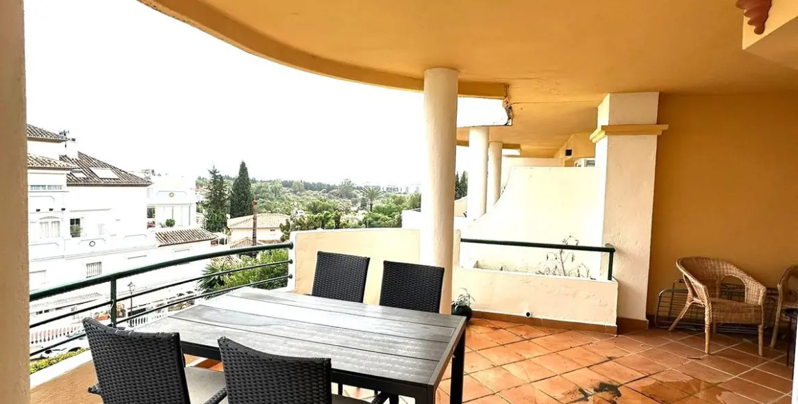 Продажа апартаментов на среднем этаже в Nueva Andalucía 8