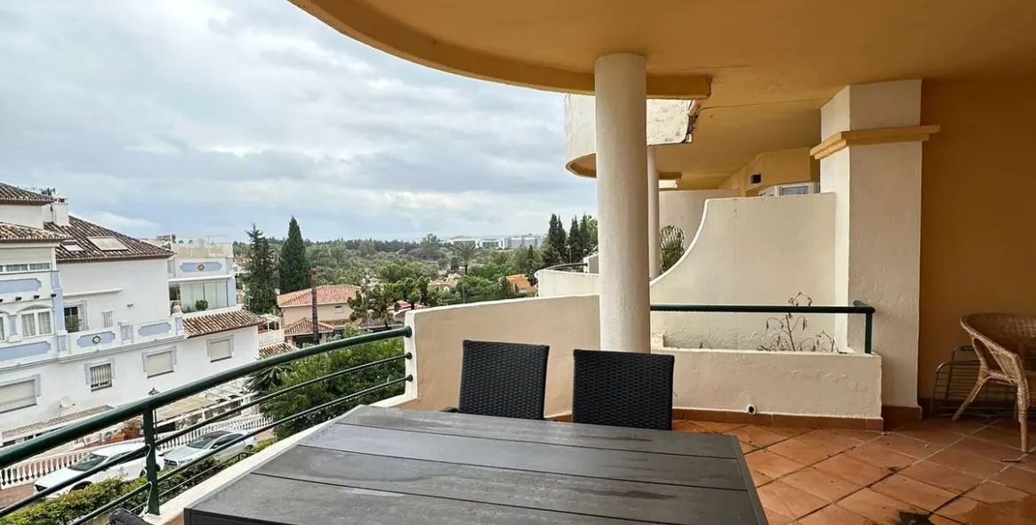 Продажа апартаментов на среднем этаже в Nueva Andalucía 15