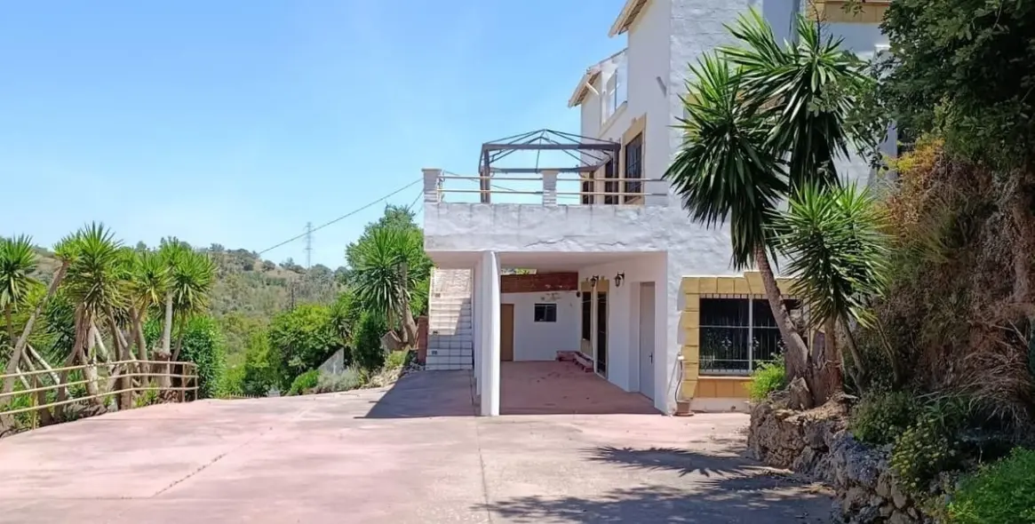 Продажа  отдельно стоящей виллы в Alhaurín el Grande 2