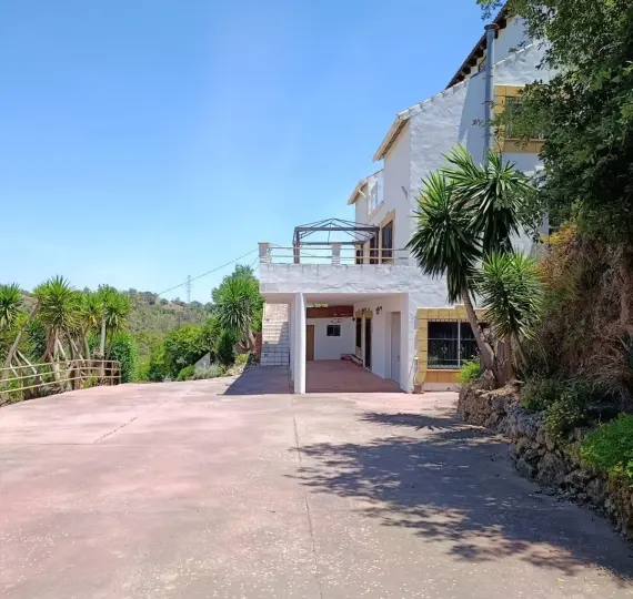 Продажа  отдельно стоящей виллы в Alhaurín el Grande