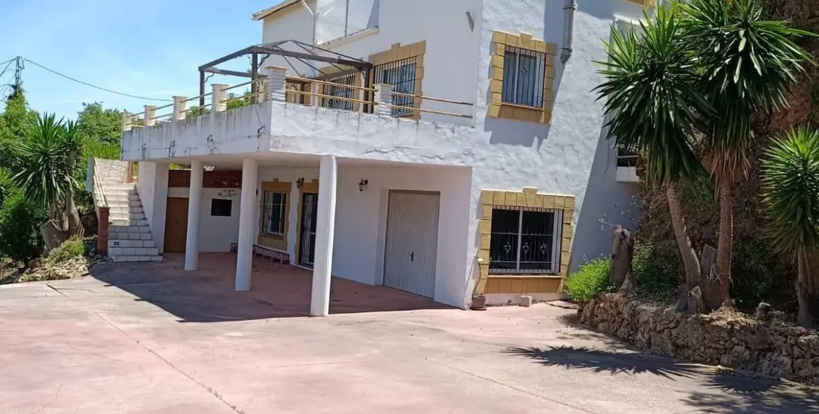 Продажа  отдельно стоящей виллы в Alhaurín el Grande 3