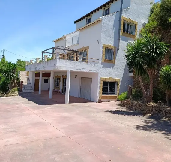 Продажа  отдельно стоящей виллы в Alhaurín el Grande