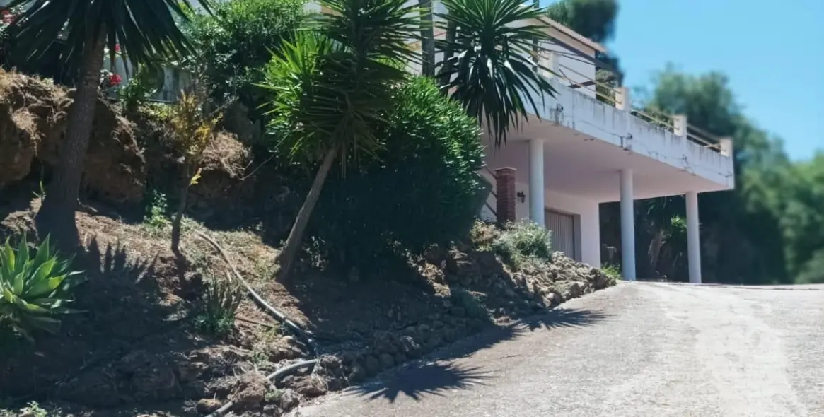 Продажа  отдельно стоящей виллы в Alhaurín el Grande 13