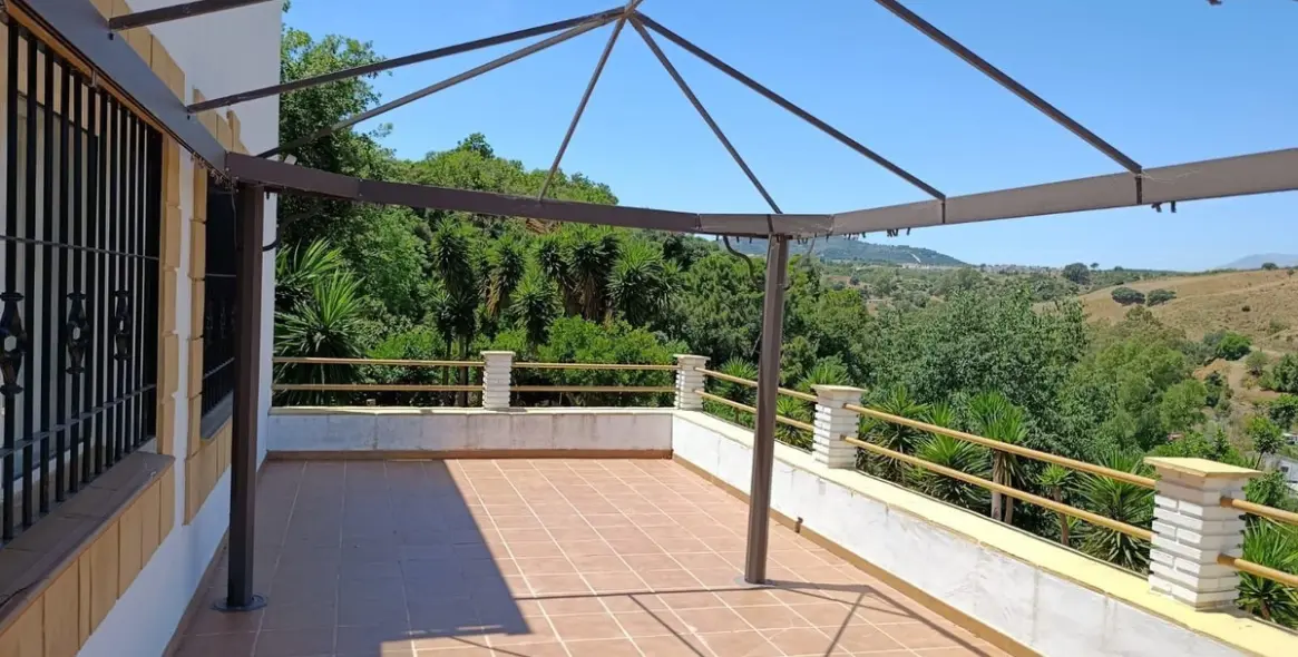 Продажа  отдельно стоящей виллы в Alhaurín el Grande 15