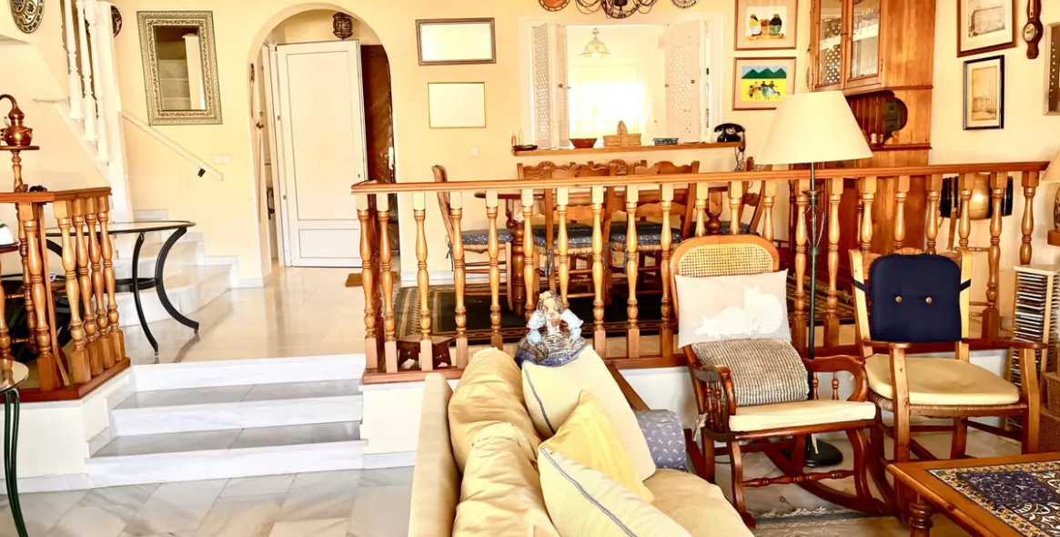 Sale of townhouse in Estepona 2