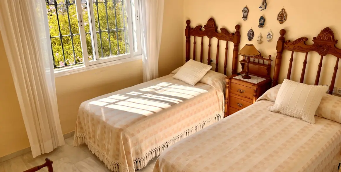 Sale of townhouse in Estepona 18