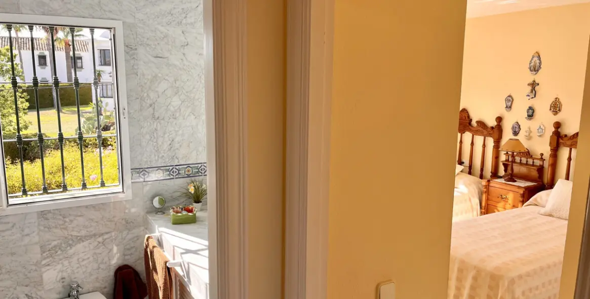 Sale of townhouse in Estepona 23