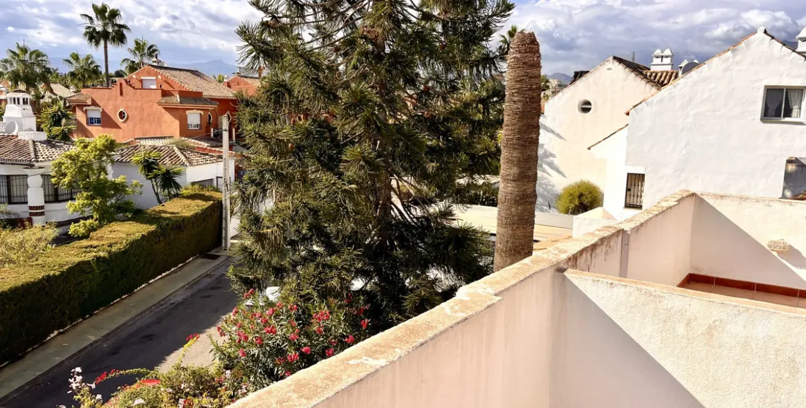 Sale of townhouse in Estepona 28
